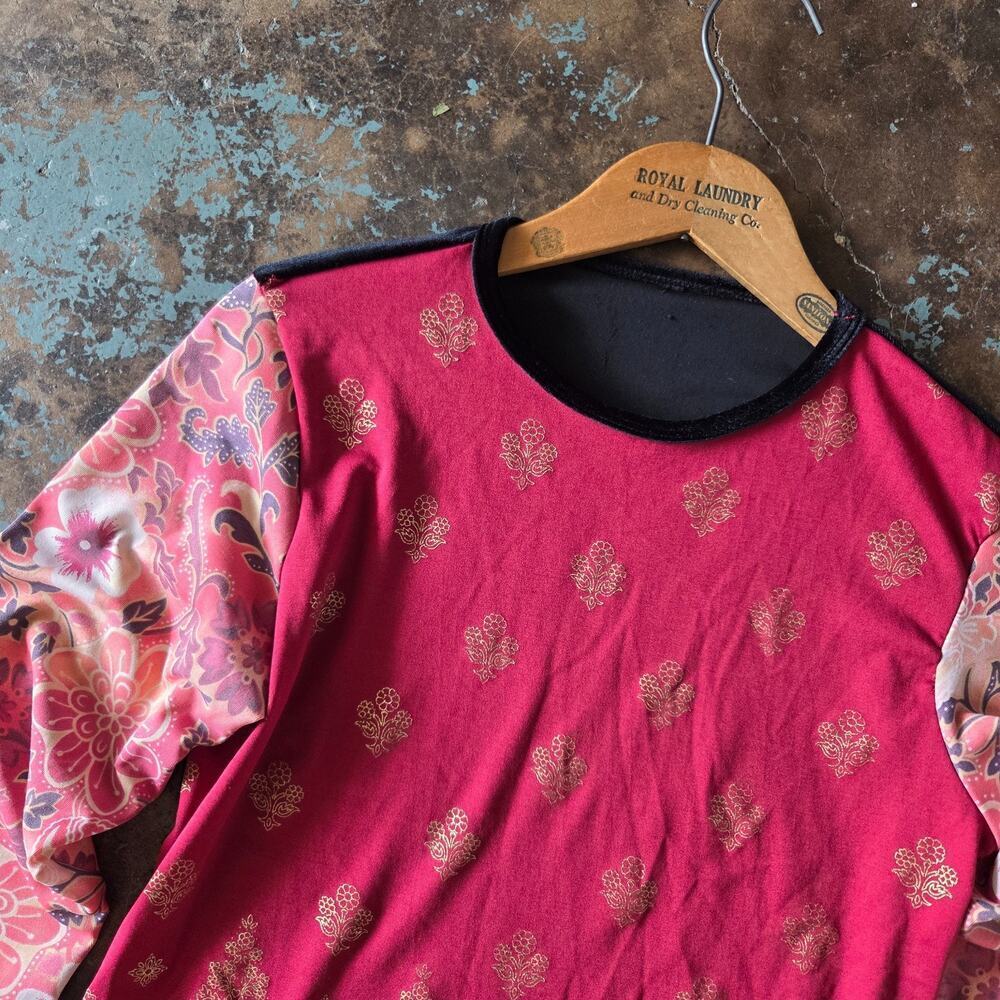 Vintage 90s Floral Print Top Size S Red Asian Inspired Velvet Back Long Sleeve - Picture 2 of 6